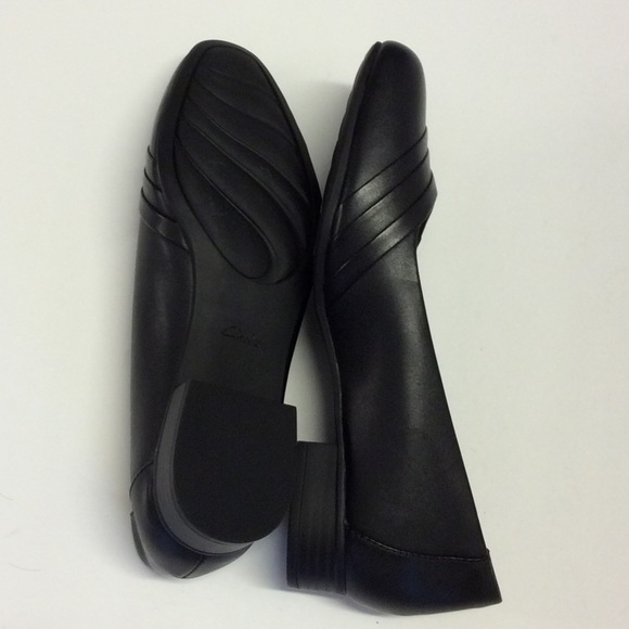 CLARKS Black Leather Shoes. NWOB - Picture 9 of 9